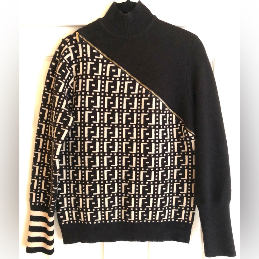 Designer Look Mock Neck Zipper Cut Out Black & Tan Logo Cozy Sweater size M